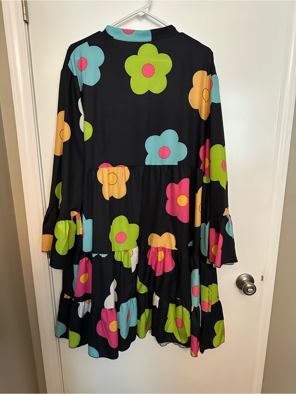 NWOT Floral Tiered Dress in Black with Multicolor Flowers Belle sleeves size 4xl - Picture 2 of 7